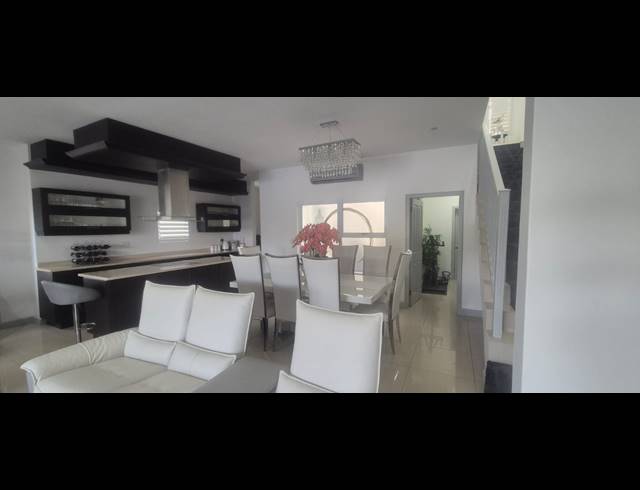 3 BEDROOM APARTMENT FOR SALE IN LA LUCIA RIDGE